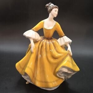 ROYAL DOULTON "STEPHANIE" HN 2807 FIGURINE ~ 7 3/4" Excellent Condition